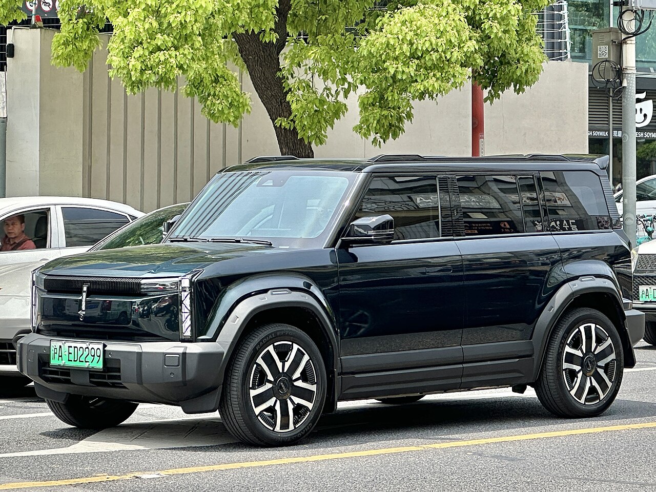 iCar 03 (ตัวรถเดียวกับ JAECOO 6 EV) สีดำ รุ่นจำหน่ายในจีน มุมหน้าเฉียง